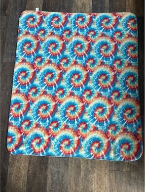 Mainstays Tie Dye Fleece Throw Blanket 50x60 Inches